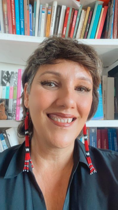 Profa. Dra. Mariana Várzea